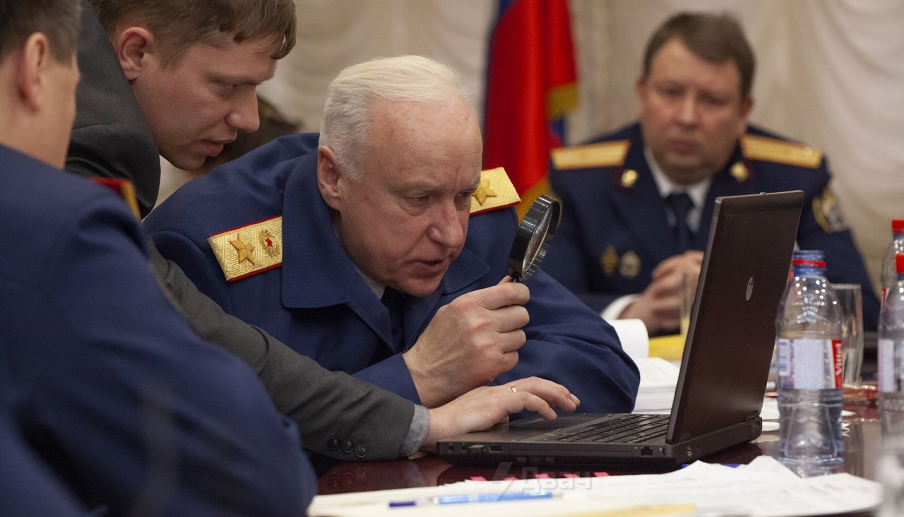 ❗️Глава СК РФ Александр Бастрыкин поручил проверить все книги Григория Остера на «сомнительные с педагогической точки зрения установки»

Под раздачу попал автор стёбных «Вредных советов», где детям в шутку предлагают делать всё наоборот.