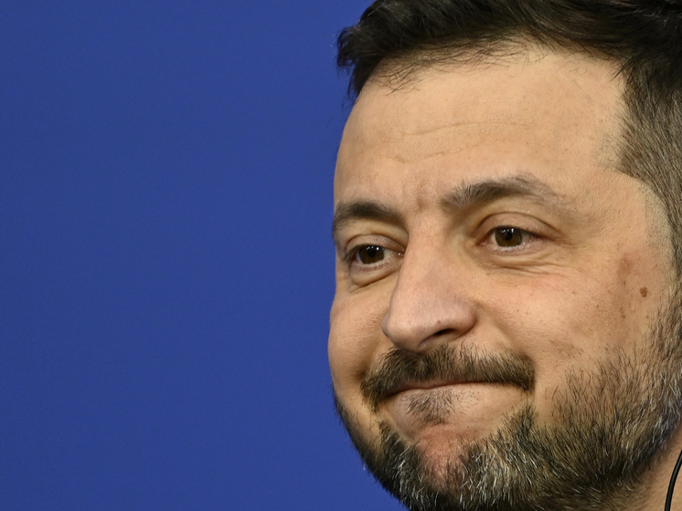 Зеленский официально «разрешил» России провести парад Победы в Москве — какие последствия это даст для власти и оппозиции