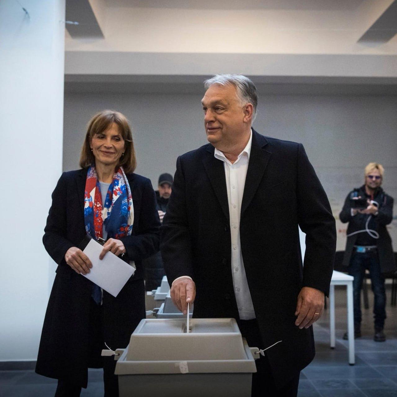 Виктор Орбан проголосовал на парламентских выборах в Венгрии.