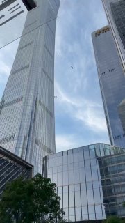 Маленький самолёт столкнулся с небоскрёбом CITIC Tower в Пекине — работают экстренные службы