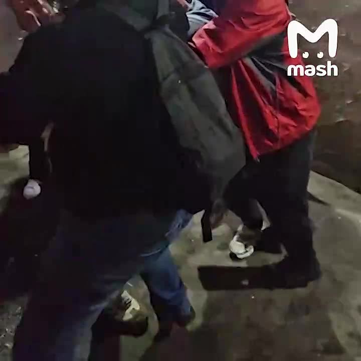 В Москве на Китай-городе задержали эфиопа в связи с нацистскими жестами и массовой дракой